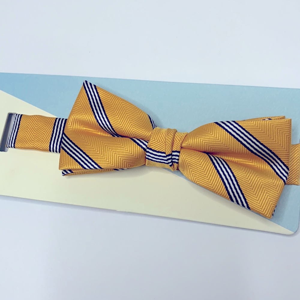 NWT Baby bowtie